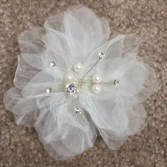 Bel Air Bridal Crystal Pearl Wedding Hair Clip - Picture 2 of 6